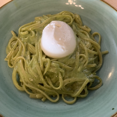 Linguini pesto burrata image