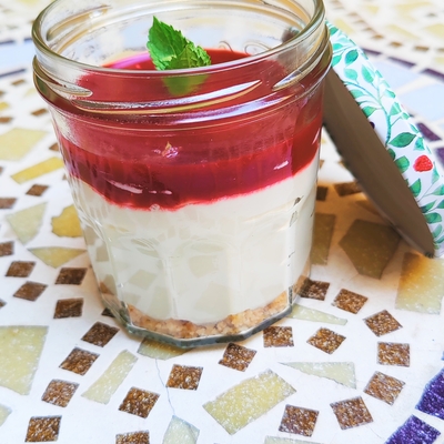 panna Cotta infusée à verveine et son coulis de framboises image