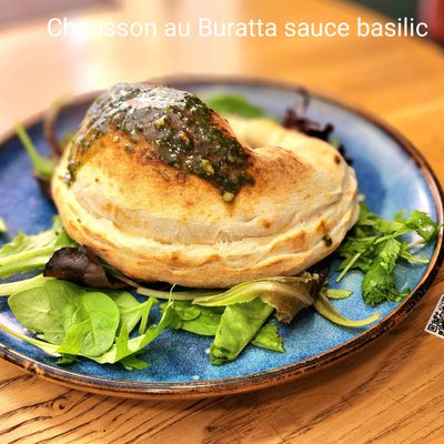 Chausson à la Burrata et au Jambon Sec, sauce basilic image