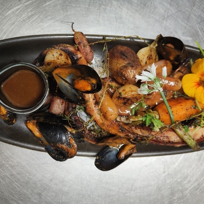 tentacule de calamar grillé au paprika fumée jus de carapaces image