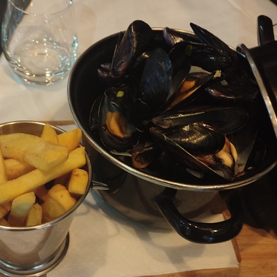 Moules Frites Marinière image