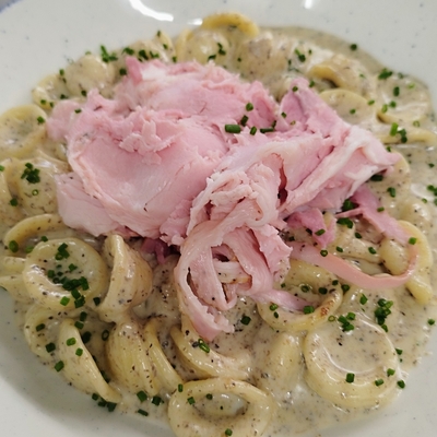 Orecchiette , crème de truffe, jambon Blanc truffé image