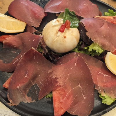 Salade de burrata et bresaola image