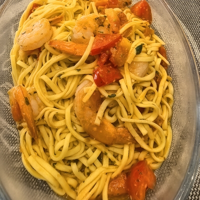 Tagliolini aglio olio peperoncino e gamberetti image