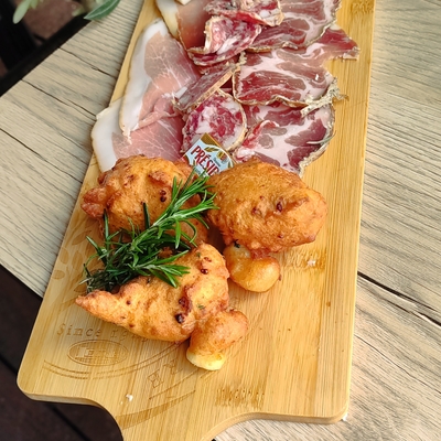 Assortiment Charcuterie, Fromage et Beignets image