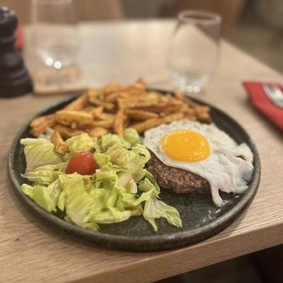 Steak haché œuf à cheval image