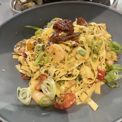 Poêlée de scampi à la crème d’ail image
