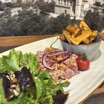 Tartare de bœuf au couteau image