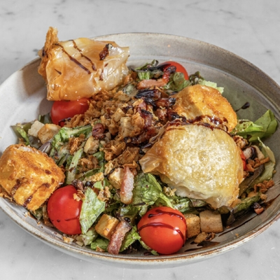 Bowl de chèvre chaud image