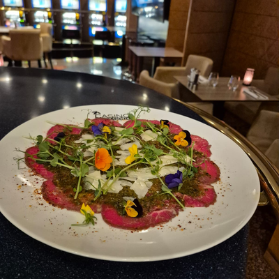 Carpaccio de bœuf, pesto de noisettes et parmesan image