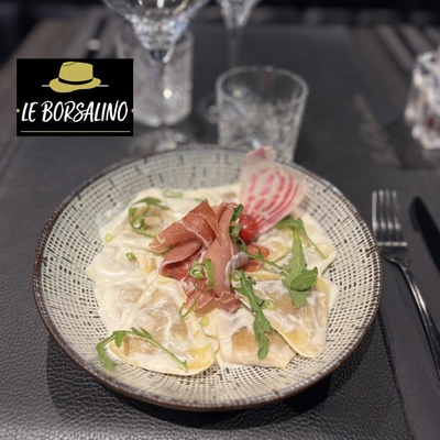 Ravioles, crème de parmesan et son jambon italien image