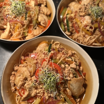 Wok de poulet aux légumes image