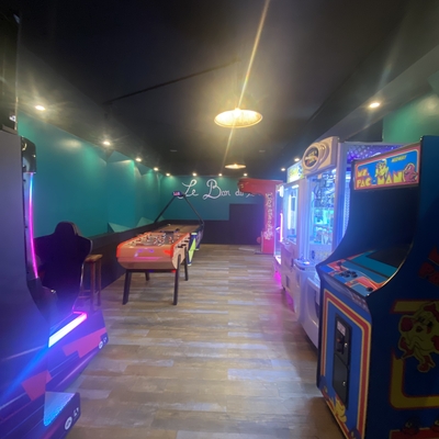 Salle de jeux à l’intérieur du bar image