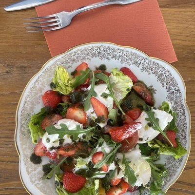 Salade fraises-tomates-burrata image