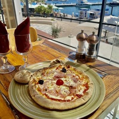 PIZZA AU FROMAGE AU JAMBON FROMAGE image