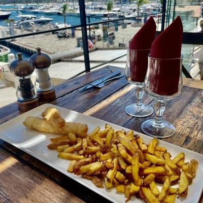 FISH AND CHIPS DE CABILLAUD AVEC RIZ OU FRITES image