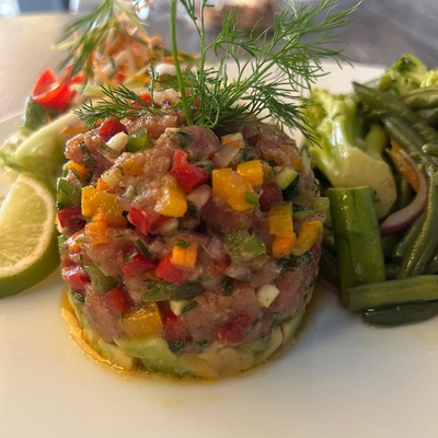 Tartare de thon aux agrumes & Frites image