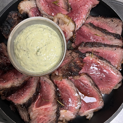 Pièce de bœuf au mibrasa / Grenailles / Sauce gribiche 10e les 100g image