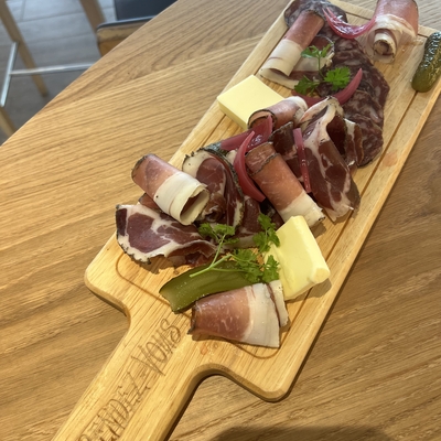 Belle planche de charcuterie corse image
