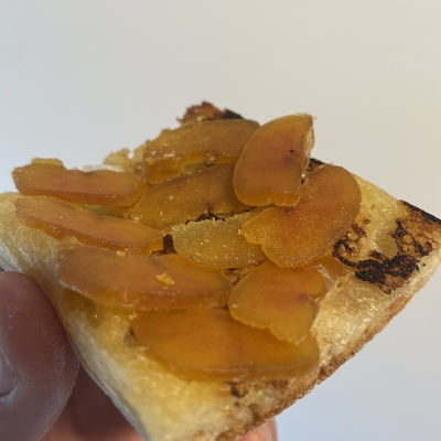 Toasts de kiffeur.. (croûtons à l’huile d’olive et boutargue en copeaux) image