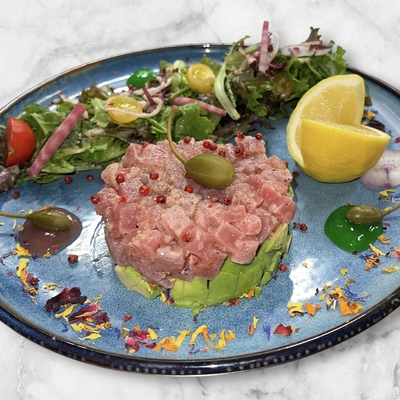 Tartare di tonno gelée di campari e di mela verde image