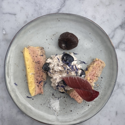 Foie gras maison, figue confite et crème de figue au piment d’Espelette image