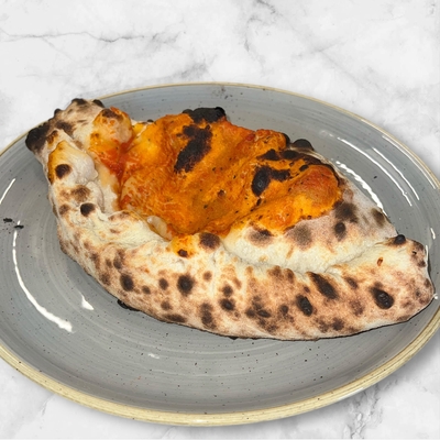 Calzone: Pomodoro, mozzarella fior di latte, funghi champignon e prosciutto cotto image