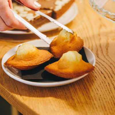 Le trio de madeleines image