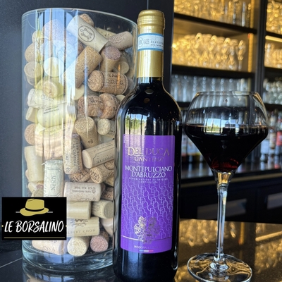 Montepulciano d'Abruzzo-DOC-Couleur rubis intense, corps robuste avec un parfait équilibre image