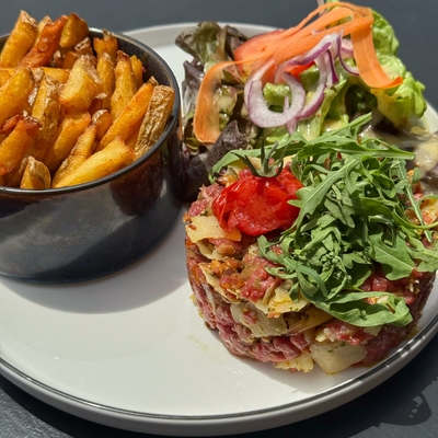 Tartare de bœuf à l’italienne & frites maison image