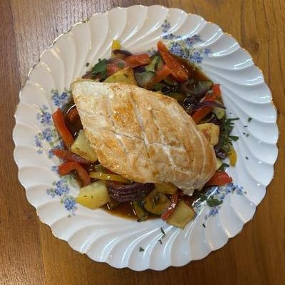 Suprême de volaille, jus de viande au romarin image