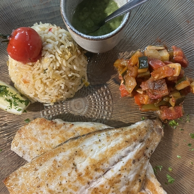 Filet de daurade à la plancha, riz & légumes image