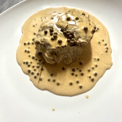 filet de boeuf au poivre vert image