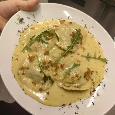 Raviolis maison  farcis au saint Pierre et petits légumes image