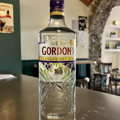 Gordon’s dry gin image
