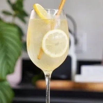 Limoncello spritz image
