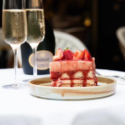 Tiramisu à la fraise et chocolat blanc image