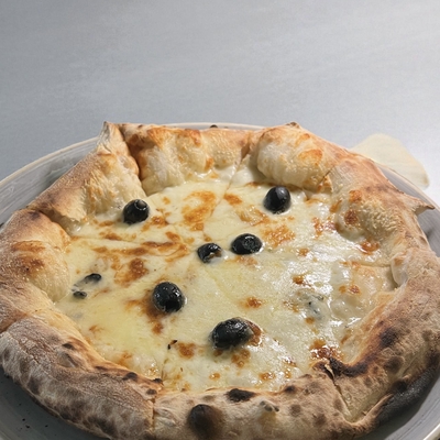 Quattro formagi: Mozzarella fior di latte, Taleggio, Provolone, Gorgonzola image