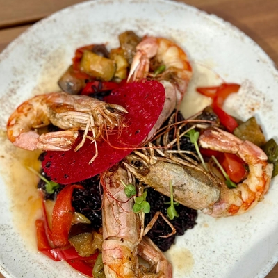 Poêlée de gambas sauvages décortiquées image