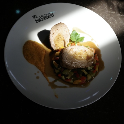 Ballotine de filet mignon de porc aux pommes, miel et châtaignes image