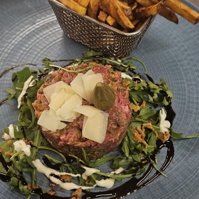 Tartare de bœuf au couteau traditionnel image