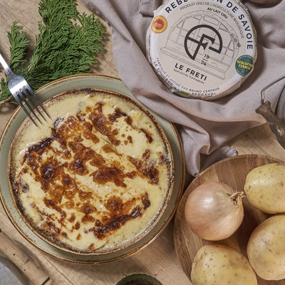 la tartiflette - accompagnée de salade verte image