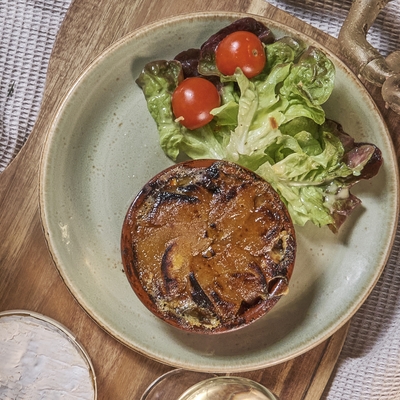 Tatin de camembert chaud & pommes caramélisées image