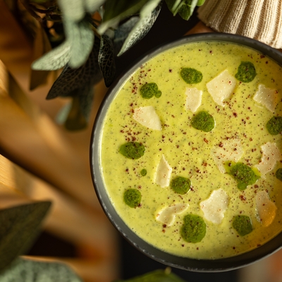 Velouté de courgette, féta & basilic image