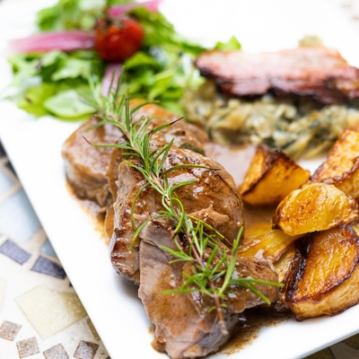 Mignon de porc sauce au miel et pommes de terre image