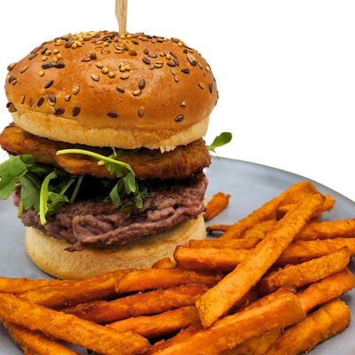 Beef & potatoe burger, frites de patates douces image