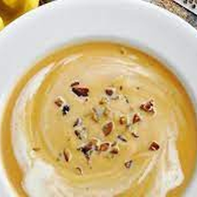 Entrée: Velouté de courge butternut et châtaignes image