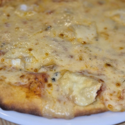 Pizza 4 Fromages image