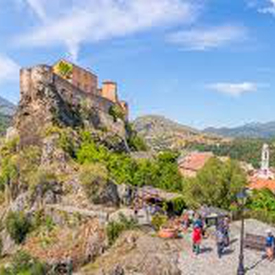 Située au centre de l'île dans les montagnes, Corte est la capitale historique et culturelle de la Corse. image
