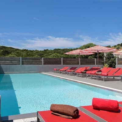 La piscine extérieure chauffée image